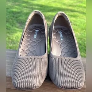 VIVAIA Women's Taupe Wedge Shoes 8.5 EUC